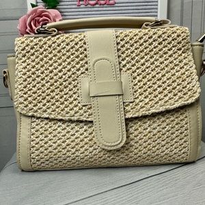 Chic Tan Woven Shoulder Bag